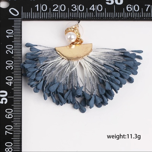 🎈🧨💗Host Pick ☄️🧨 Unique design white Hanging drop earrings - Picture 6 of 7